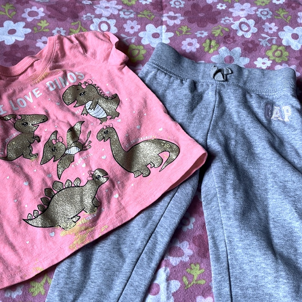 Cute grey baby joggers/ sweats !! Shirt NOT INCLUDED 🎀